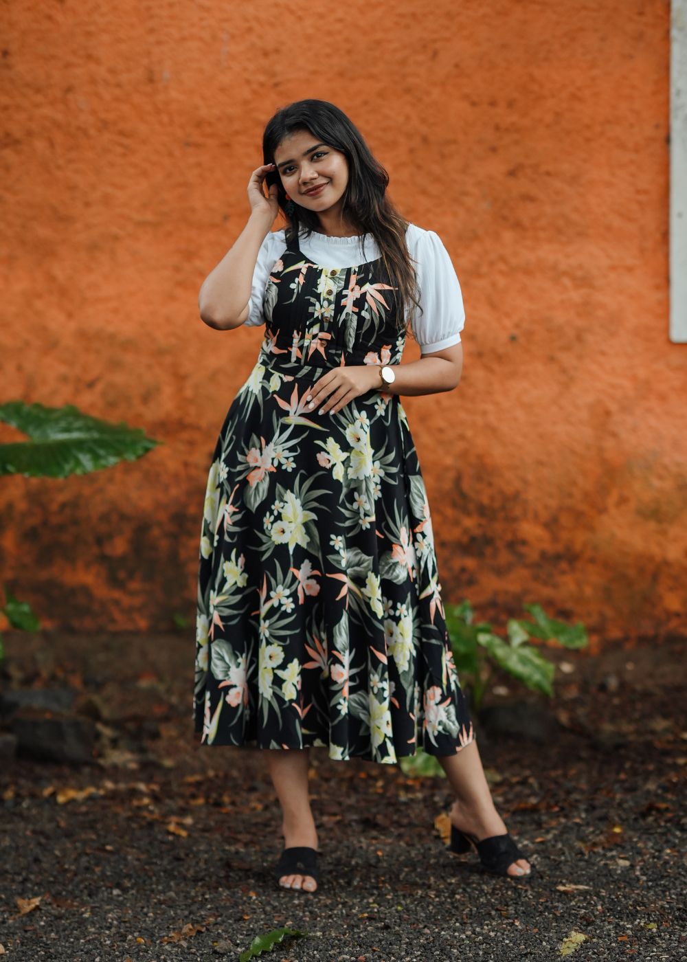 Ivory Noir Floral Fusion