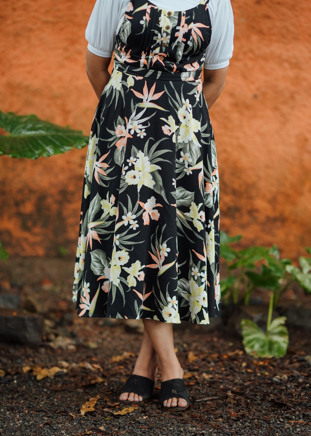 Ivory Noir Floral Fusion