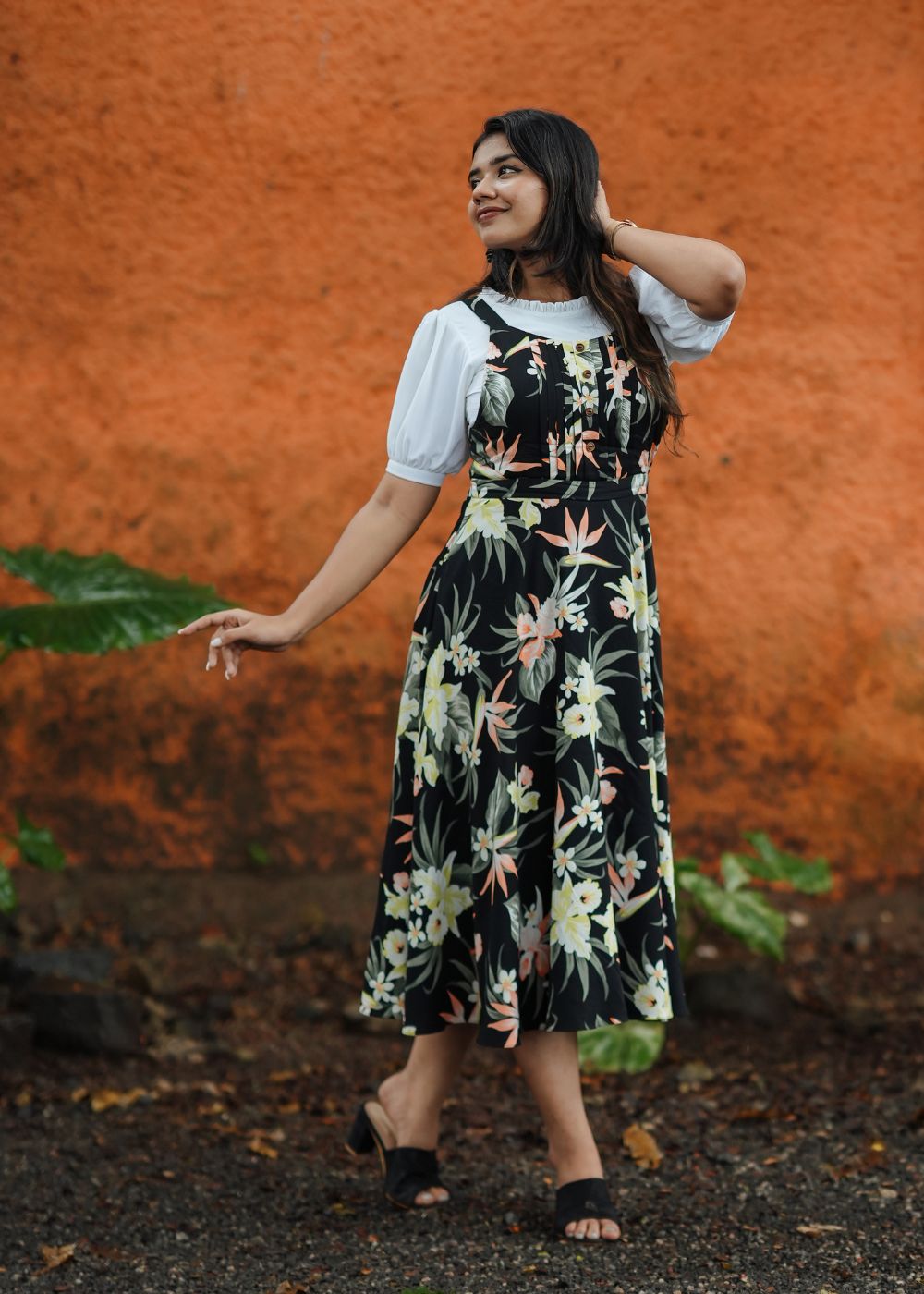 Ivory Noir Floral Fusion