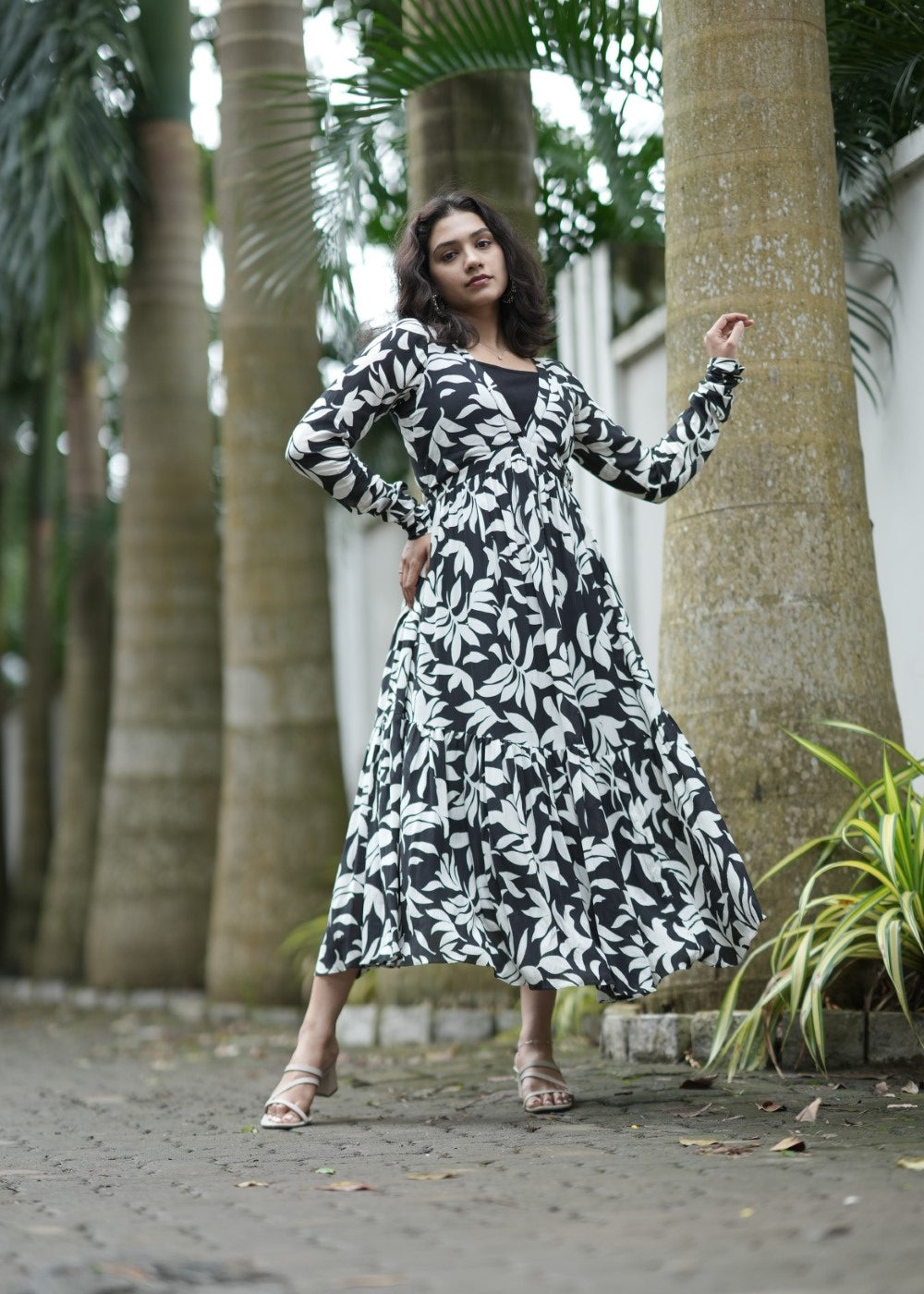 Women's black & white dress Women's black & white dress