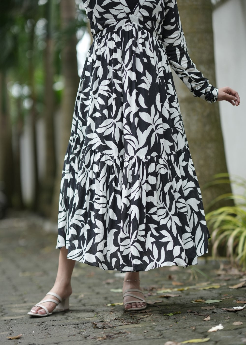 Black and white dress online